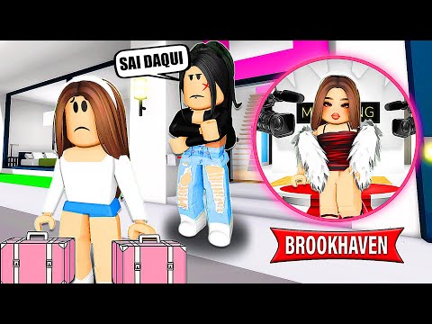 A MENINA EXPULSA PELA MADRASTA, VIROU MODELO FAMOSA | Historinhas Brookhaven RP | Roblox