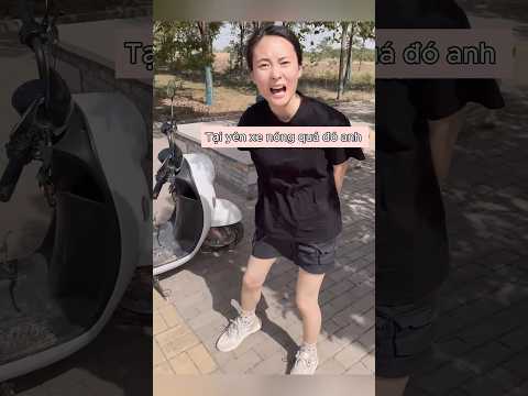Sạc điện thoại bằng yên xe 🤣
