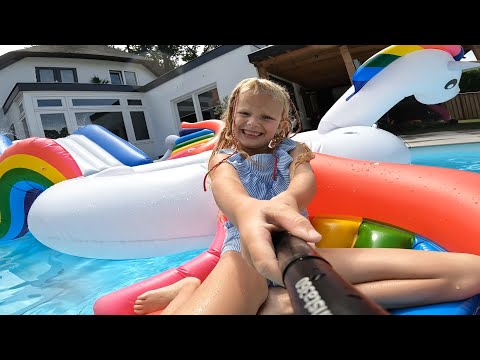 MYLANA NEEMT DE VLOG OVER BIJ HET ZWEMBAD! #3259
