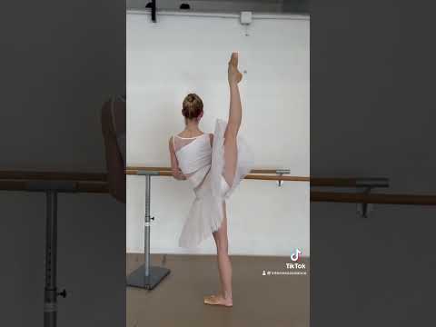 Ballet Barre Stretching with Intermezzo Ambassador Ellen Makela