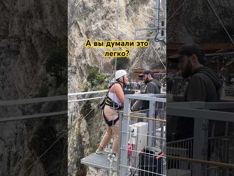 «Я не могу, не толкайтесь пожалуйста 😂»: Прыжок с тарзанки в пещере Нохъо #сулакскийканьон