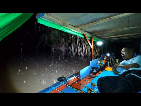 fishing camp in the boat, diguyur hujan sampai ngantuk langsung masak udang goreng lamongan