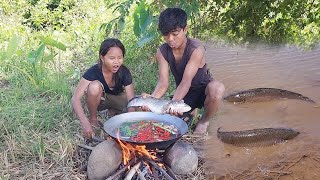 Skills catch fish for food of survival, Fish soup chili tasty for lunch, Survival in forest