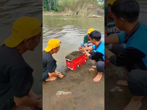 Truk Oleng Muat Pasir, Gak di Ajak Main