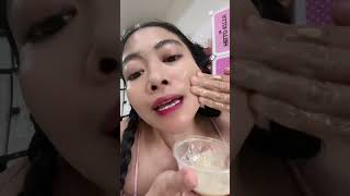 Lima belas tahun berlalu wajah emak masih sama belum ada keriput padahal cuma oles ini
