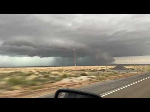 DOMINATOR 3 CHASES STRANGE #TORNADO WARNED SUPERCELL in eastern New Mexico