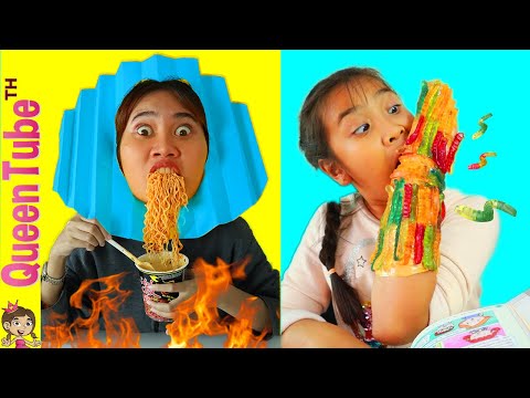 หน้ากาก กินบะหมี่ VS. ถุงมือกัมมี่ เคล็ดลับกินขนม สุดเจ๋ง น้องควีน Funny FOOD HACKS | QueenTubeTH