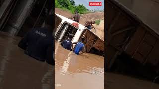 🔴 Grave accident sur la RN3 : Un car de transport chute du pont Nakambé