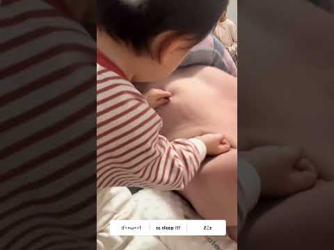 ์๋น ์ ์์ ์ธํฌ ๋ฐ๋ ์๋์? ใ
ใ
ใ
๋ณด๊ธฐ๋ง ํด๋ ์ํ์./Is Daddy's little coat leaking wind? Hahaha, it looks painful.๐คฃ๐