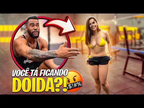 MINHA NAMORADA FICOU DE BIKINI NO MEIO DA ACADEMIA!