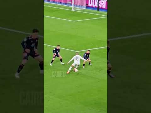 KYLIAN MBAPPÉ DETALLES INCREÍBLES EN EL ESTADIO BERNABÉU REAL MADRID #football #shorts