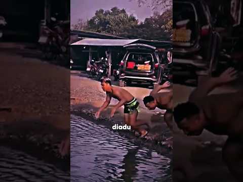 Pria Berenang Tanpa Napas