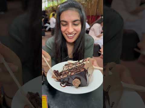 Pani Puri & Cake in Mumbai #hindi  #food #vlog