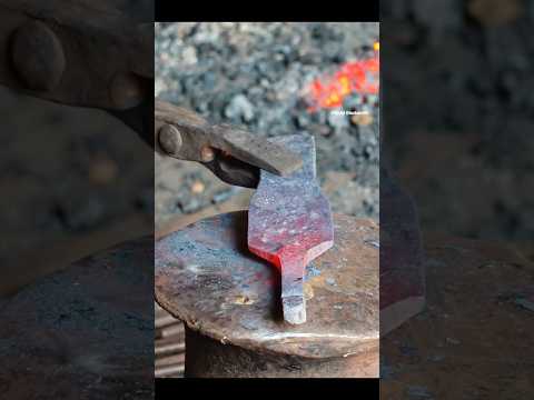 Wood carving chisel cutting 🪵🔥 #blacksmith #diy #handmade #craftsmanship #cutting #woodcarving