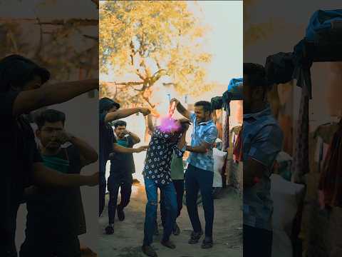 mummy ne pakkada Diya 🤣 #shortvideo #holi #holispecial #explorepage #holisong#roshanactor