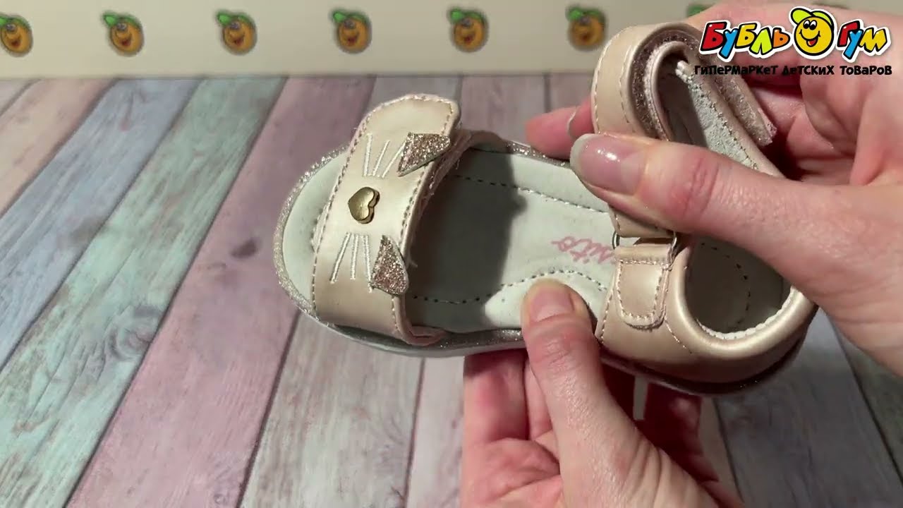 Сандалии Pasito на липучке с декором котенок перламутрово-розовые - видео Сандалии Pasito на липучке с декором котенок перламутрово-розовые - видео