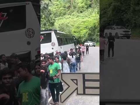 കൊറേ തവണ കണ്ട്😂🔥Perfect timing perfect beats....ആരും തുള്ളിപ്പോകും🔥🤍 #road #dance #reaction #short