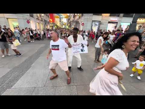 “¡Adivina de dónde es este señor por su increíble sabor al bailar! Pura alegría!