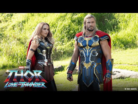 STORMBREAKER or MJOLNIR with the Cast of Thor: Love and Thunder!