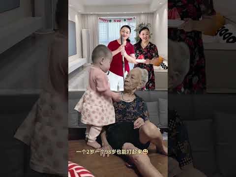 Baby playing with grandma is so funny!!😂 ばあばにイタズラしまくるバブちゃんが可愛すぎ😂💖🧡
