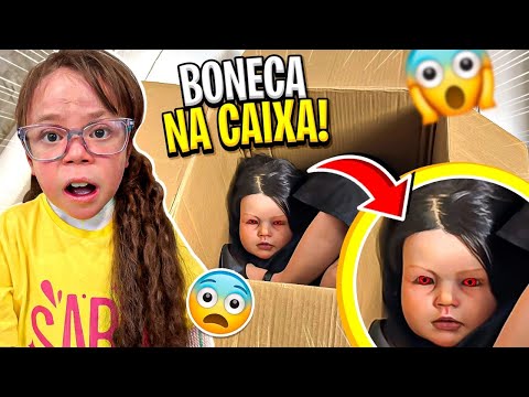 A BONECA ESTRANHA apareceu em uma CAIXA EM CASA