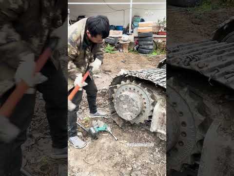 Replacing Travel Gears and Track Rollers on a Medium-Sized Excavator #fyp #short #shorts #shortviral