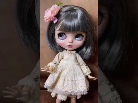 How to dress blythe doll? #blythedoll #blythecustom #blythedollclothes #blythedolllovers