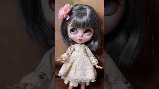 How to dress blythe doll? #blythedoll #blythecustom #blythedollclothes #blythedolllovers