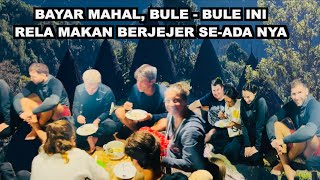 Keseruan Makan Berjejer Di Lantai Dengan Bule Berbagai Belahan Dunia