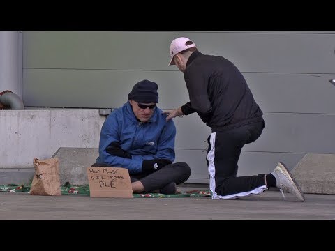 Ce FAUX SDF m'a CHOQUER (regarde jusqu'Ã la fin)