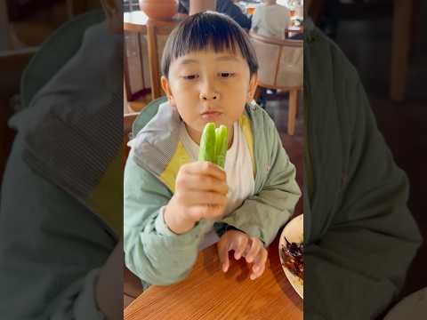 Ternyata Rayi suka makan timun 😲😅 #shortvideo #makan #food
