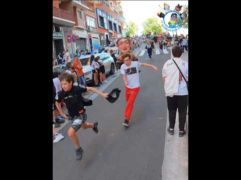 CUESTA ABAJO Y SIN FRENOS!! ❌😱 #cabezudos #entertainment #zaragoza #unstoppable