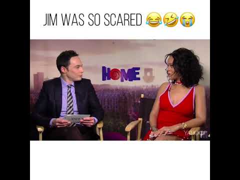 Rihanna bullies Jim Parson (scared)