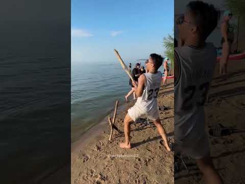 this guy cought heaviest thing in fishing rod behind sea