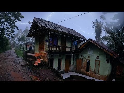 Takut Longsor dan Petir !!, Tapi Bikin Betah. Hujan Deras Di Kampung Mengguyur Jawa Barat, Garut