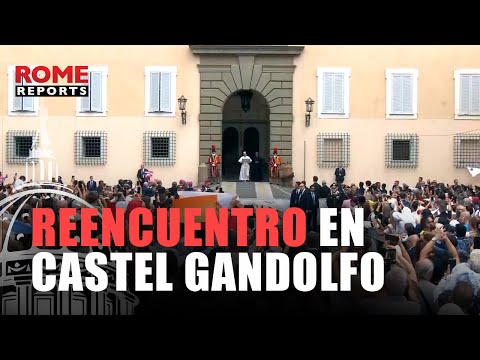 Entusiasmo en Castel Gandolfo durante el primer ángelus de León XIV