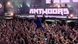 Die Antwoord Budapest - Ninja crowd surfing (2025)