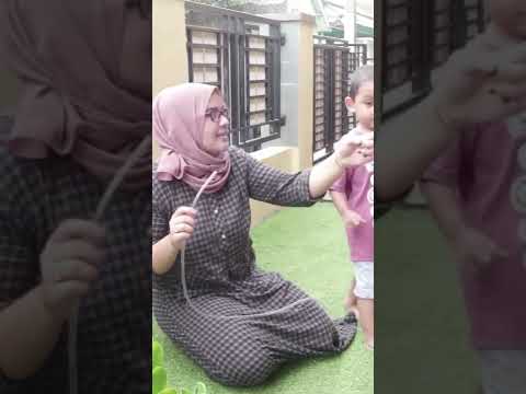 Eksperimen Minum Susu Pakai Sedotan 5 Meter Sekali Nafas