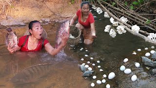 Life in jungle, Skills catch fish in river, Fish soup tasty for dinner, Mushroom cooking with egg