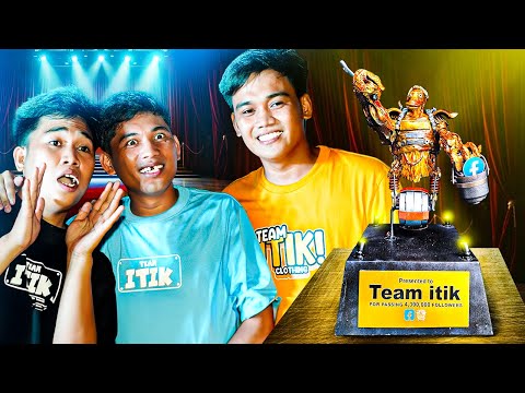 Surprising TEAM ITIK with their Customize Playbutton Award!