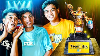 Surprising TEAM ITIK with their Customize Playbutton Award!