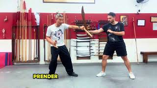 Técnica de Kung Fu de Tonfa dupla(Shuang Guai)