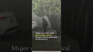 Mujer ayuda a joven durante fuerte granizada