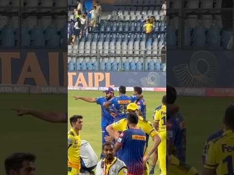 Rohit explaining batting pitch to hardik | but look at hardik body language #ipl