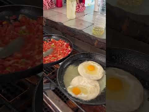 Un huevito mañanero #comidacallejera #turismo #comidamexicana #huevosrancheros #huevos #desayuno