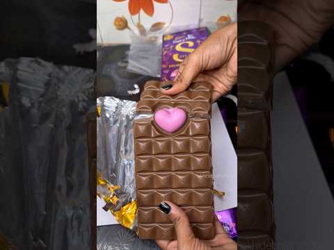 কোথায় সব চকলেট lover-রা😋কে কয়টা chocolate পেলে বলো? #food #shorts