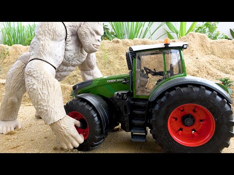 Tractor, Transforming Monkey with Fun Color Blocks | Disney Cars in the Color Cave