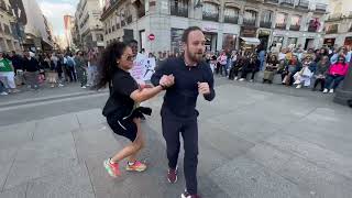 ”¡Imposible  No Mirar! El Arte de Bailar de esta Colombiana 🇨🇴 Te Dejará Loco”  SALSA