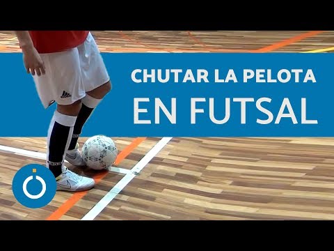 Cómo chutar la pelota en fútbol sala