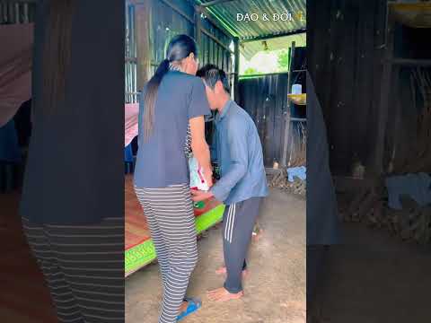 Người dân xứ quê sư Minh Tuệ, nhìn anh nhận gạo mà thấy thương #shorts